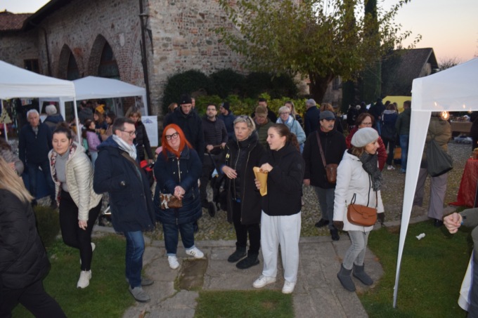 Grande successo per i mercatini “Coloriamo il Natale”