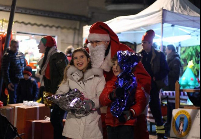 Natale in caserma con il Babbo pompiere