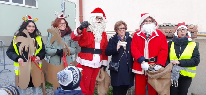 Il Piedibus di Casatenovo ha imbarcato Babbo Natale FOTO e VIDEO