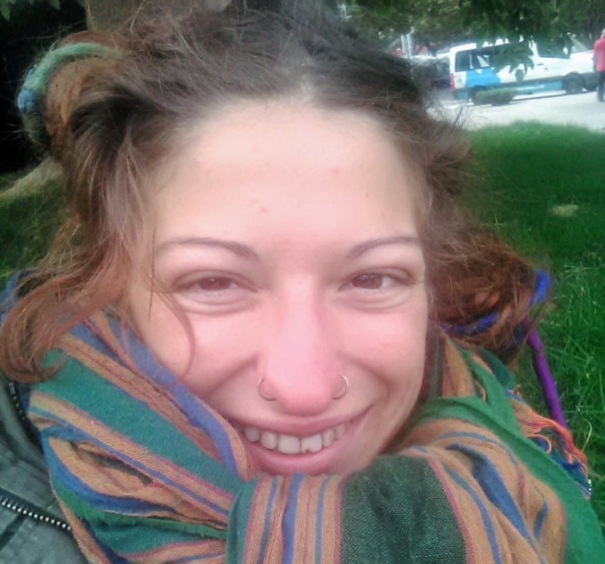 Trovata morta in strada, il pirata della strada ancora non si trova