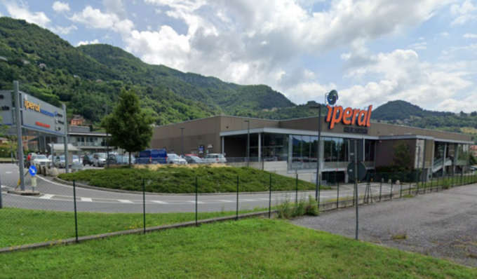 Blackout in città: evacuato l’Iperal