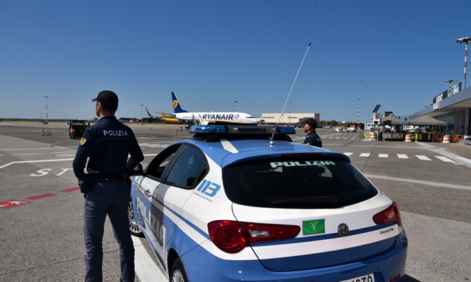 Terrorismo, arrestata una donna all’aeroporto di Orio