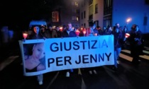 "Giustizia per Jenny", in tanti alla fiaccolata della 13enne morta tragicamente