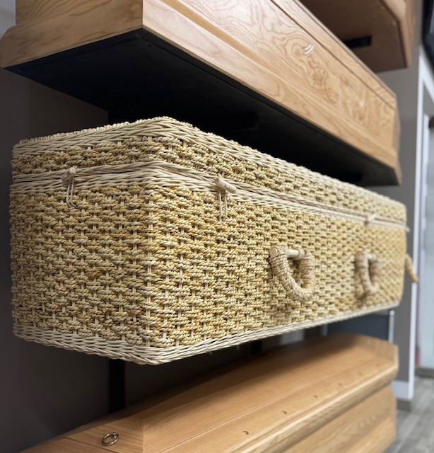 Con il cofano in fibra di banano le onoranze funebri Mattavelli pensano all’ambiente