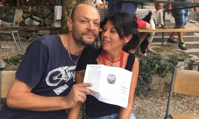 “Riportatemi l’orologio che mi avete rubato, era del mio compagno che non c’è più”