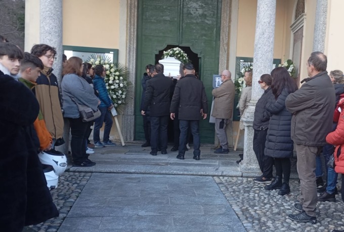 Folla ai funerali di Lorenzo Grignani, il giovane morto nell’incidente