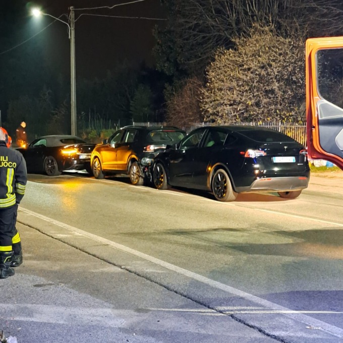 Incidente lungo la Provinciale, tre persone coinvolte