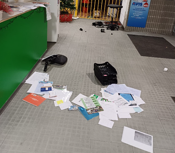 Razzia dei ladri al palazzetto dello sport