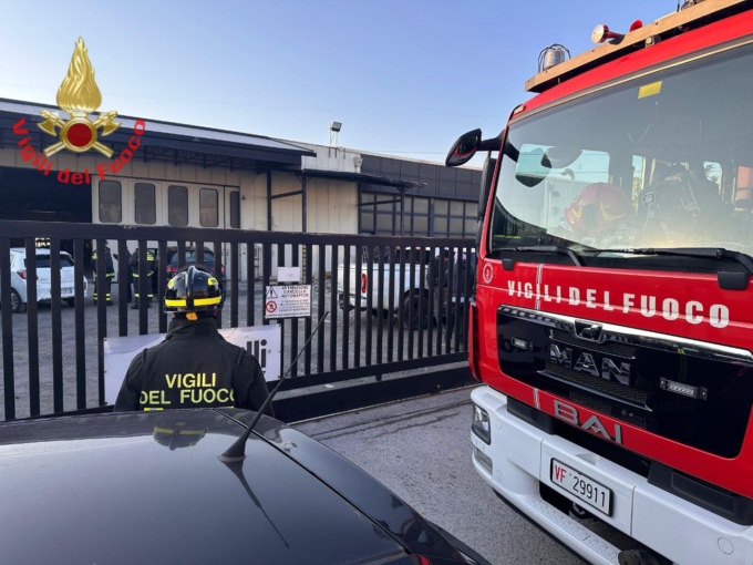 Precipita dal tetto e muore, ecco chi è la vittima