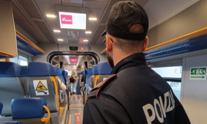 Giovane rapinato sul treno con il coltello