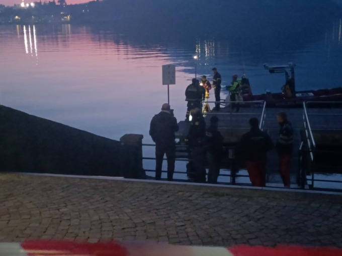 Individuata una salma nel lago a Lecco: recuperato il corpo di un 45enne