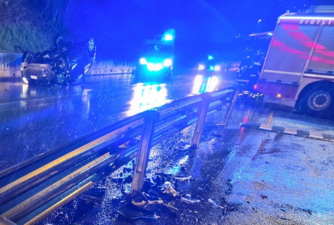 Doppio incidente all’alba, coinvolti tre ventenni