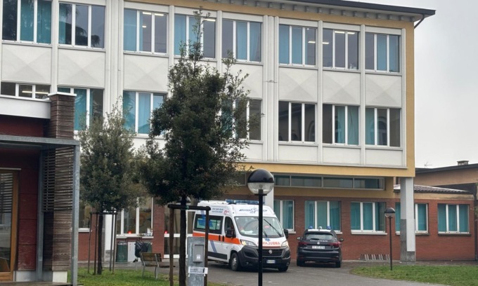 Nove studenti soccorsi alle medie