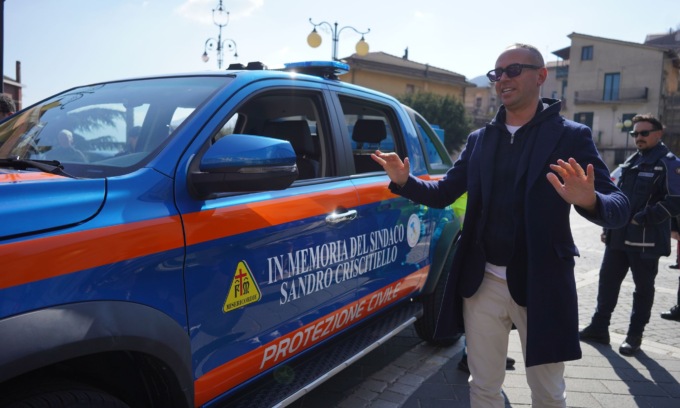 Dalla Brianza alla Campania per donare un fuoristrada in memoria del padre