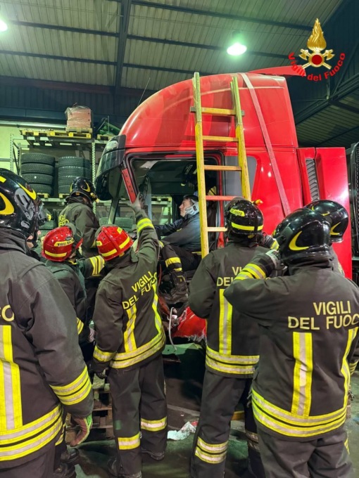 Incidente con un camion: maxi esercitazione di pompieri e Cri