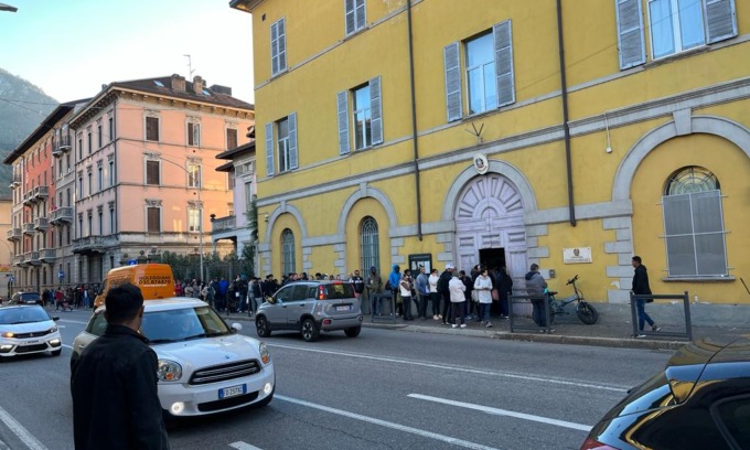 Infinite code davanti alla Questura