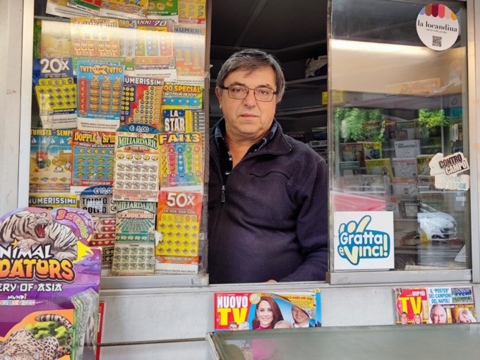 E’ morto Valter Lavezzari, edicolante del centro di Merate