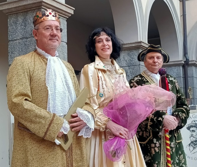 Carnevalone di Lecco, consegnate le chiavi della città a Re Resegone e Regina Grigna (che è una meratese)