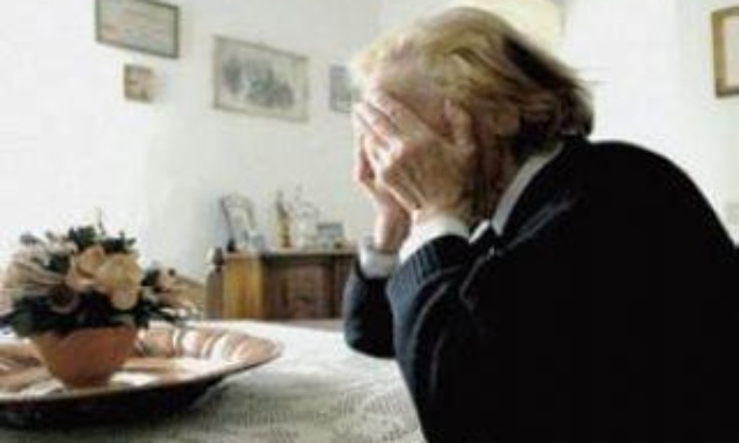 Anziana truffata su Facebook: rubati oltre 90mila euro