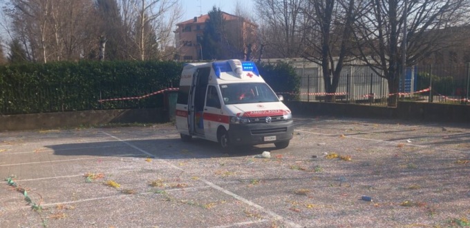 Malore improvviso durante la sfilata di Carnevale, soccorso un uomo