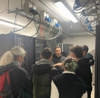 Merate: Opiquad dialoga con gli studenti