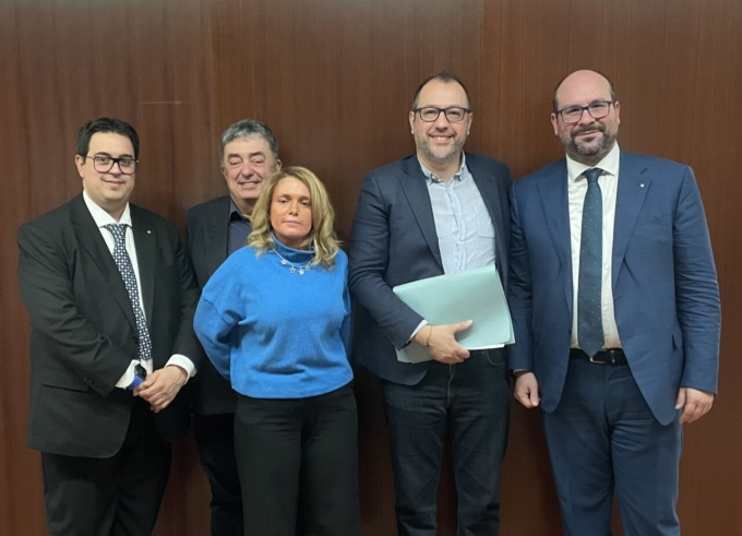 Frana sull’alzaia dell’Adda: consegnate in regione le firme  raccolte per la riapertura dello Stallazzo