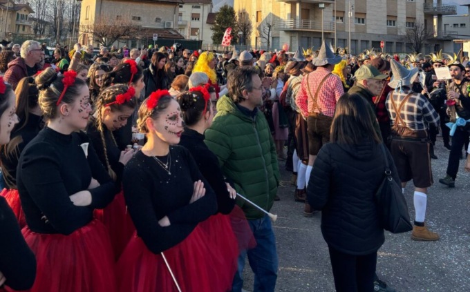 In tanti al carnevale di Oggiono, terzi sul podio gli “Okggionerfest” di Cremella
