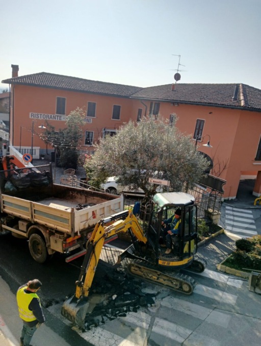 Via Donzelli: riparata la condotta rotta