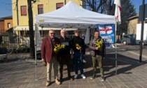 Gazebo della Lega in piazza con un omaggio alle donne