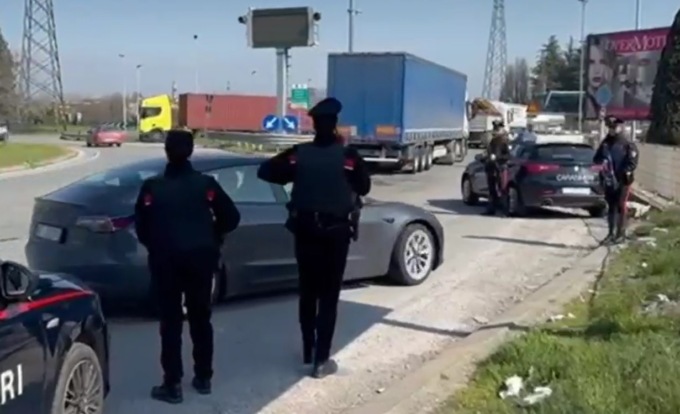 Controlli straordinari dei Carabinieri al casello di Capriate San Gervasio