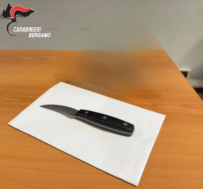 Controlli sulle baby gang, ragazza trovata con un coltello