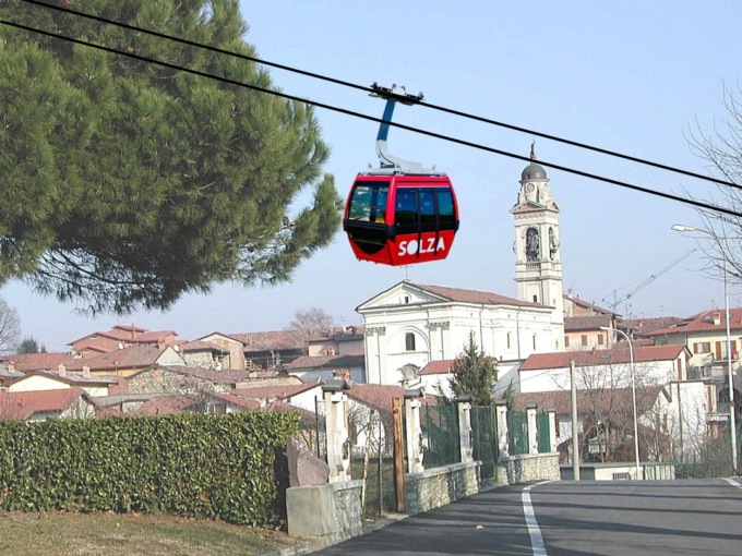 Arriva la prima funivia urbana della Bergamasca, ma è un pesce d’aprile