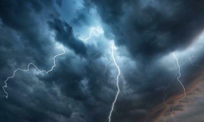 Temporali in arrivo con grandine e raffiche di vento: allerta meteo arancione su Lecco