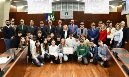 Storia e valori degli Alpini, tra i premiati anche gli alunni di Missaglia