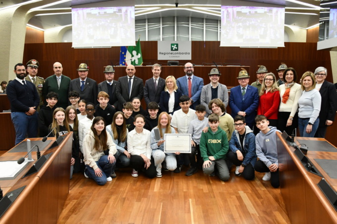 Storia e valori degli Alpini, tra i premiati anche gli alunni di Missaglia