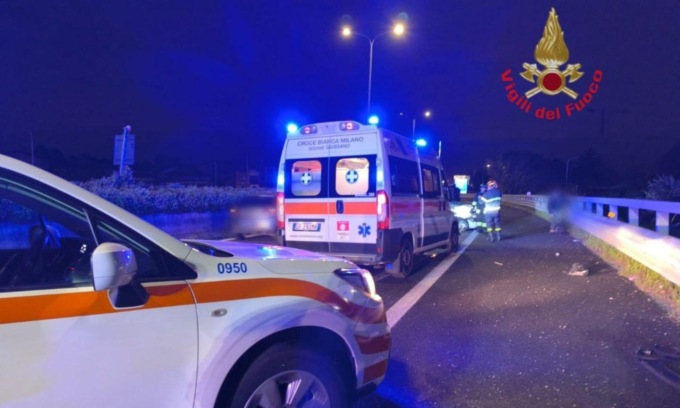 Si ribalta con l’auto, muore una 49enne