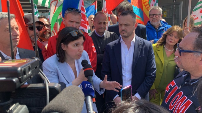 Elly Schlein ad Agrate per dire no ai tagli in StMicroelectronics