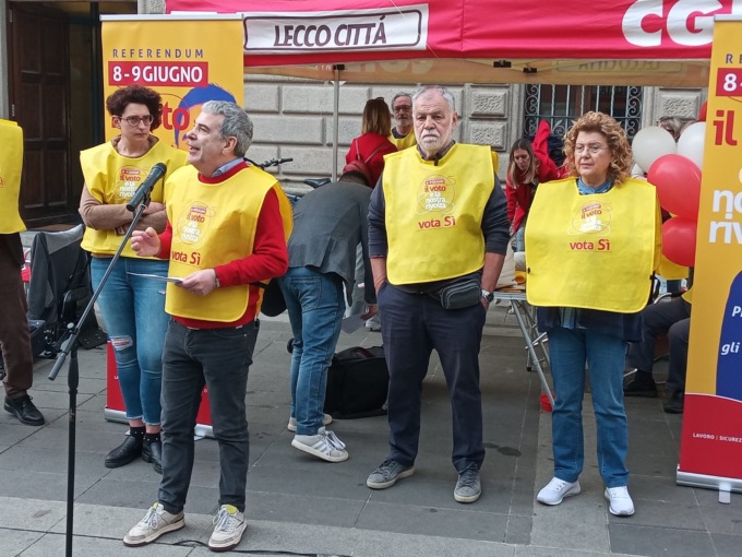 “Tocca a noi cambiare in meglio la nostra vita”: anche Lecco in piazza per il Referendum