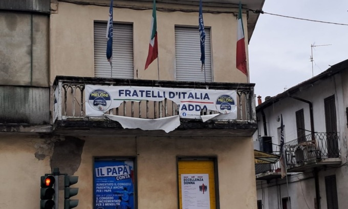 Atto vandalico alla sede della sezione di Fratelli d’Italia