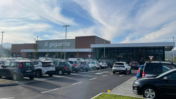 Infortunio al supermercato “Il Gigante”, soccorsa una ragazza