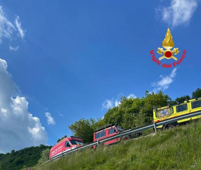 Miracolata 49enne precipitata con il parapendio