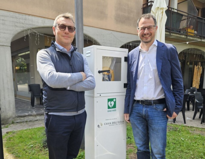 A Solza installato il primo defibrillatore pubblico