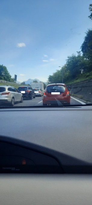 Tre feriti e lunghe code per un incidente in Statale 36