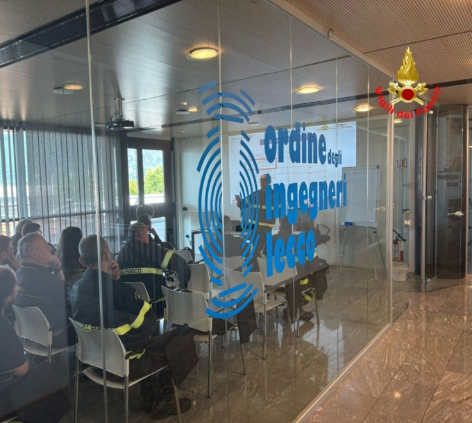 Primo seminario di polizia giudiziaria per Vigili del Fuoco volontari di Lecco: successo e formazione avanzata