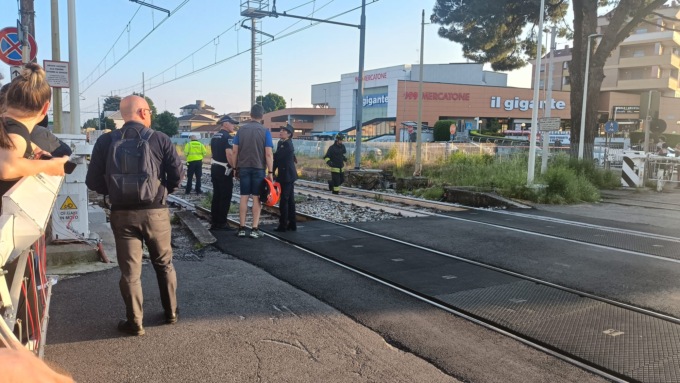 Ragazzina brianzola muore travolta dal treno
