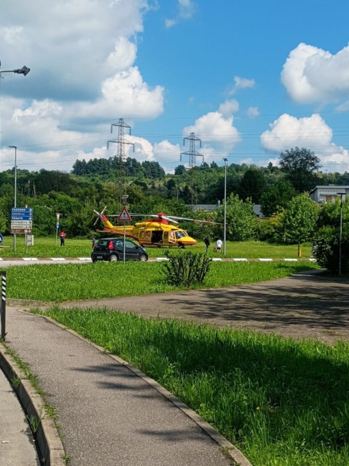 Incidente fra auto e moto, sul posto anche l’elisoccorso