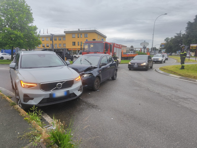 Scontro sulla provinciale, due i feriti