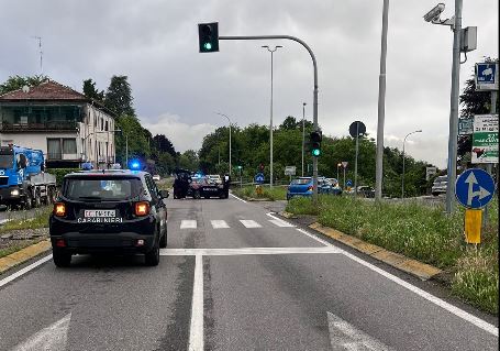 Investita mentre attraversava, è morta