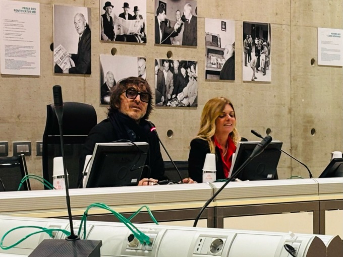 Giuseppe Cruciani show a Sotto il Monte, contro il politicamente corretto IL VIDEO