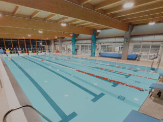 Piscina di Merate, aumentano le tariffe: è polemica